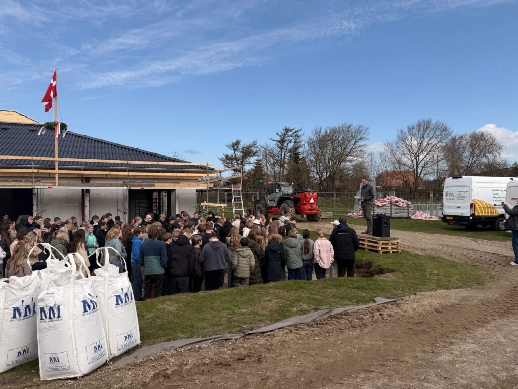 Oplæg fra håndværkere, arkitekt og os som rådgivende ingeniør i forbindelse med rejsegilde på Vinderup Realskole